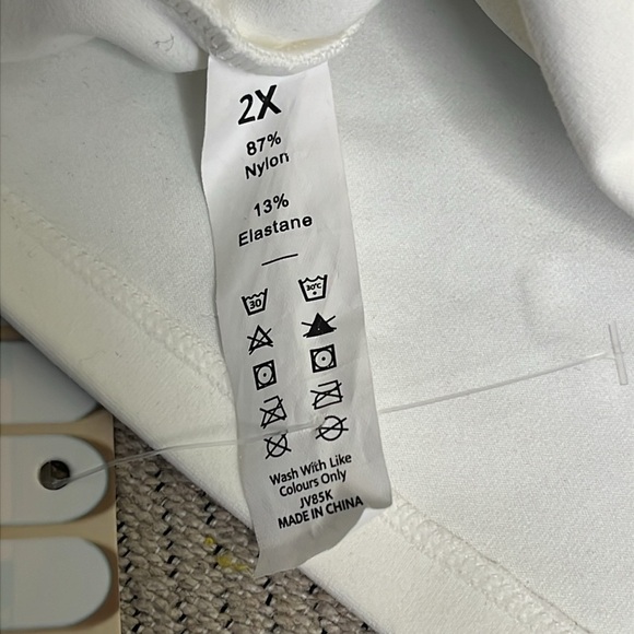 Halara White Double Straps Backless Twisted Workout Plus Size Cropped Tank Top - Picture 7 of 11